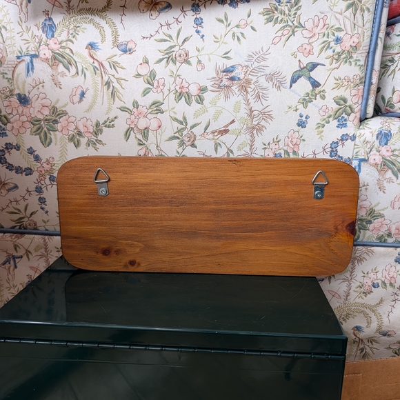 Hand-Painted Wooden Wall Key Rack - Picture 4 of 7